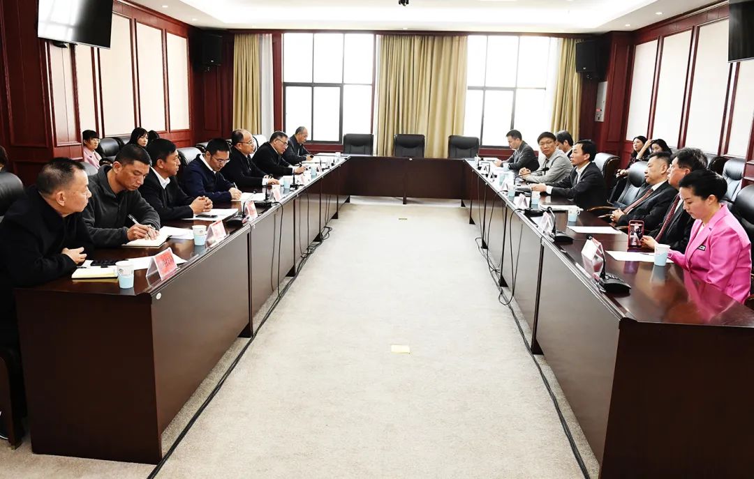 玉溪市政府与华氏医药集团座谈