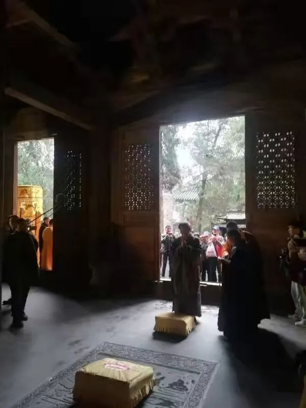 蔡志忠“落发”少林寺 法名“延一”