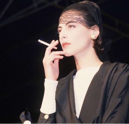 真·人间香奈儿！她的神颜足足红了37年，原来世上真有这种仙女啊