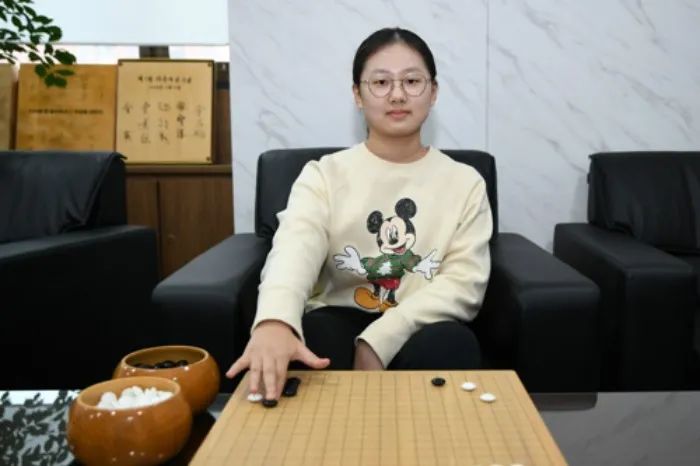 韩国天才围棋少女比赛大胜棋坛老将，然而却发现她用AI作弊....