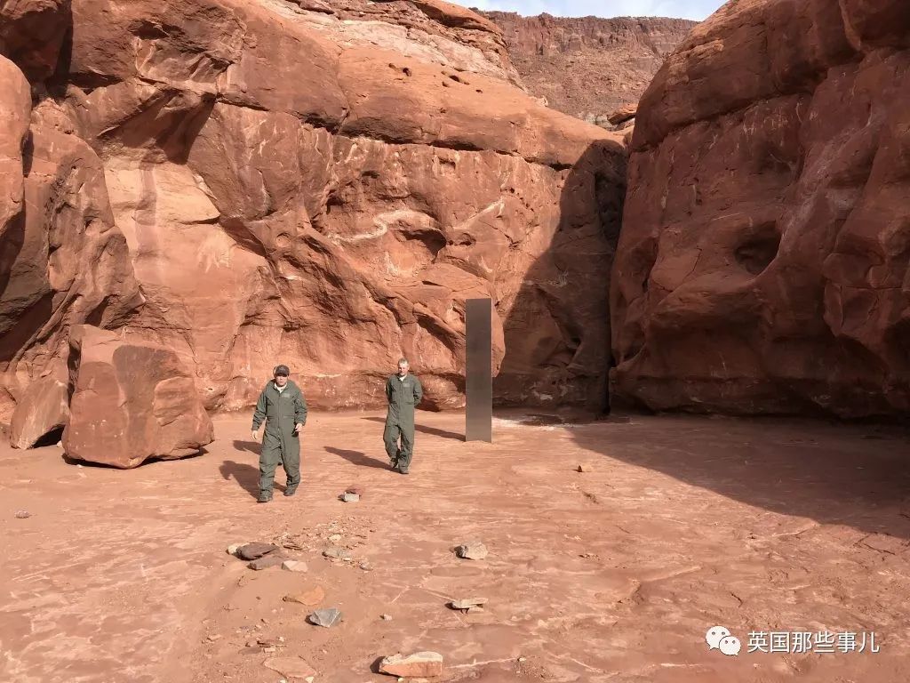 3米高神秘金属巨碑莫名出现在偏远峡谷，谁放的？?!…网友为此嗨翻了