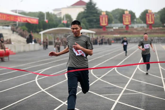 寒风中，他们太拼了