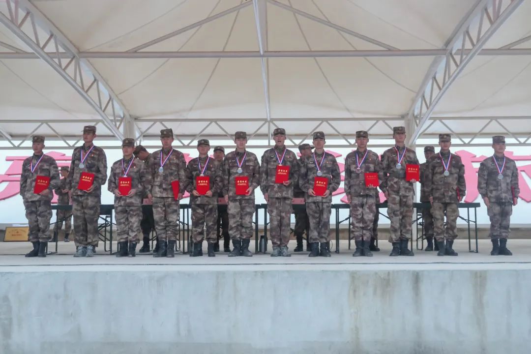 寒风中，他们太拼了