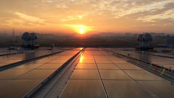 腾讯新总部设计图曝光：百余座大楼顶上都是光