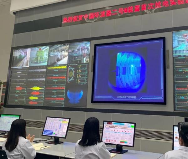 �˾۱�������ش�ͻ�ƣ��ҹ���һ��������̫�����״ηŵ�