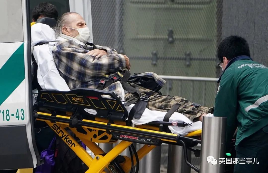 没床位，没救护车，患者家属只能网上求助。美国医疗系统濒临崩溃.....