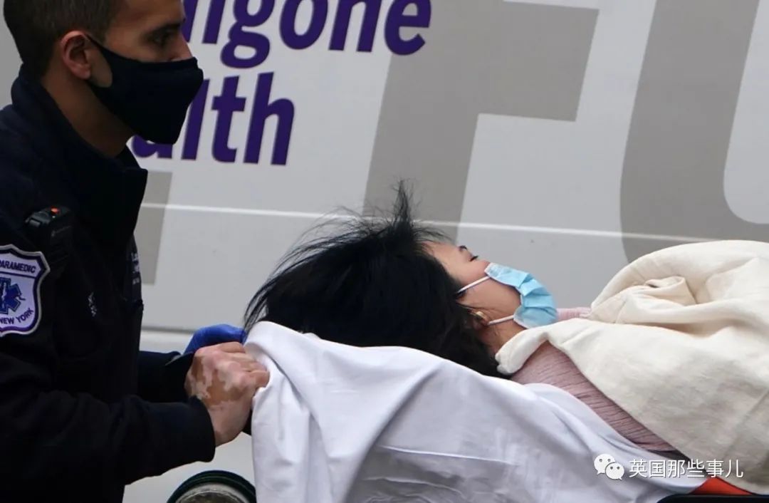 没床位，没救护车，患者家属只能网上求助。美国医疗系统濒临崩溃.....