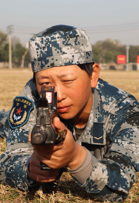 中国女军人，又美又飒
