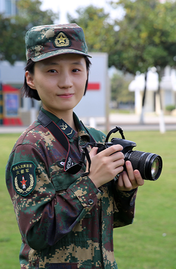 中国女军人，又美又飒