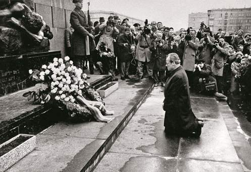 勃兰特“惊世一跪”50周年 德国总统：不会忘记历史