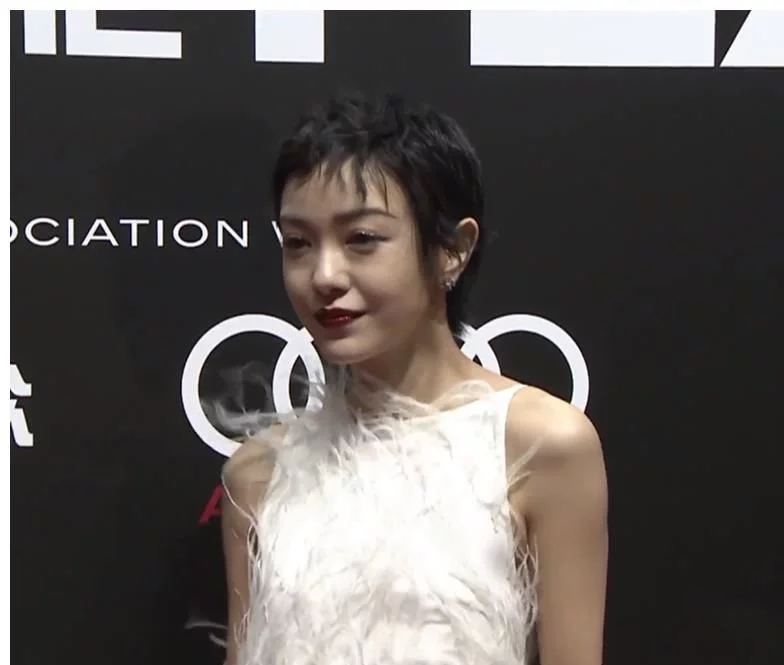 红毯夜，女演员请就位