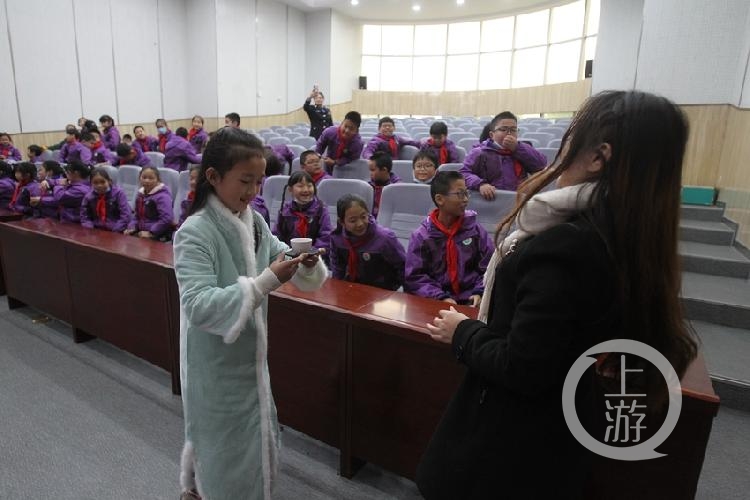 “请家长到学校来”这个学校的孩子们拍手称快