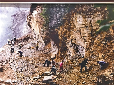 重庆巫山县下庄村走出“天坑”吃上生态“饭”