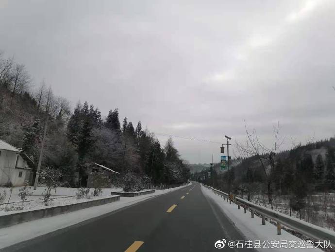 冷！重庆局地气温零下2℃ 高海拔地区部分道路结冰