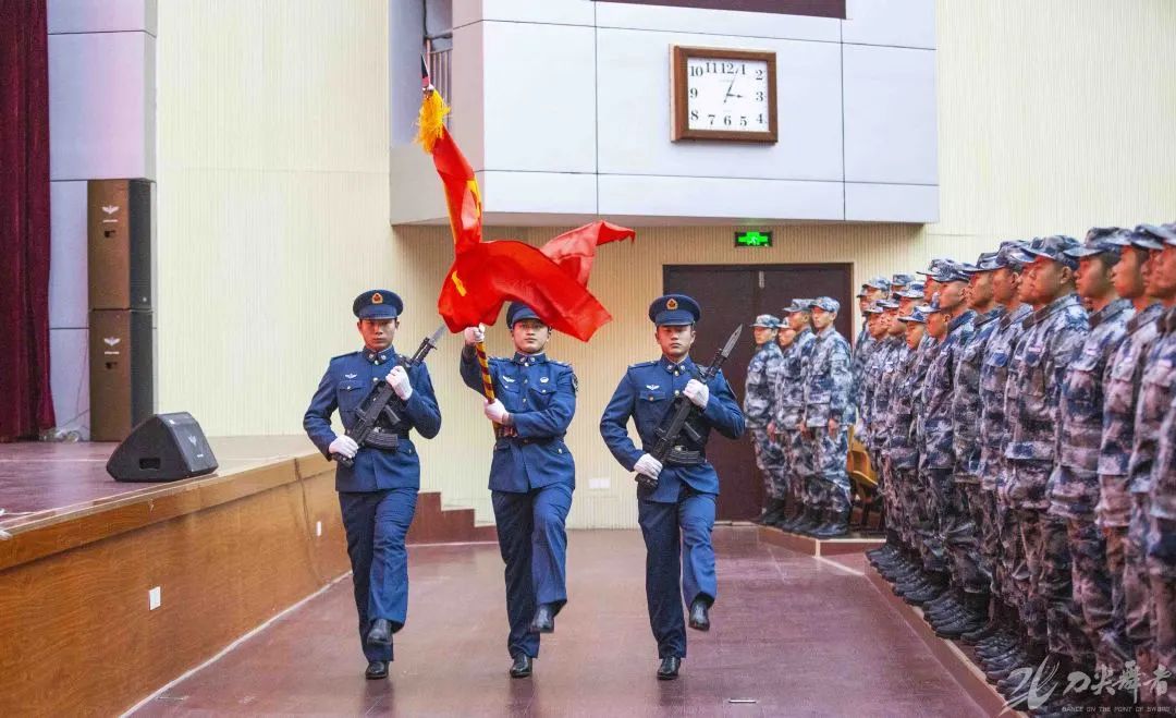 “我们授衔啦！”北部战区空军2020年度新兵迎来最燃“成人礼”