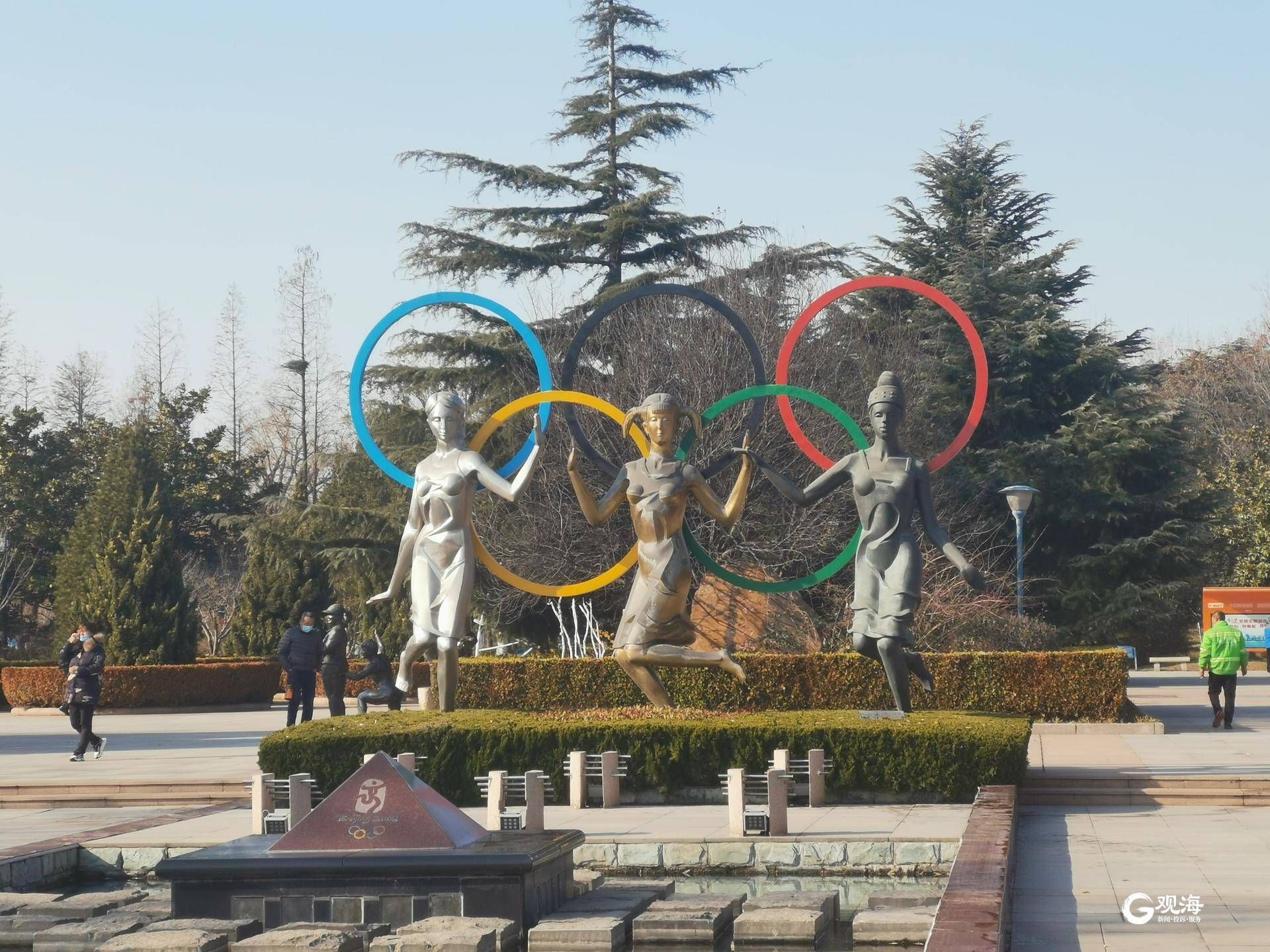 青岛奥林匹克雕塑文化园占地面积43万平方米(645亩),兼具植物观赏