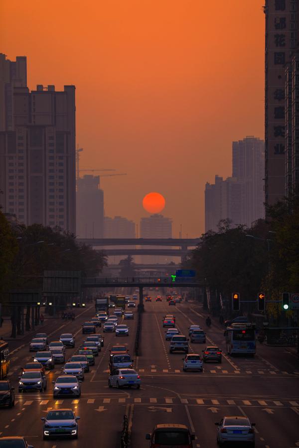 成都出现“悬日”景观