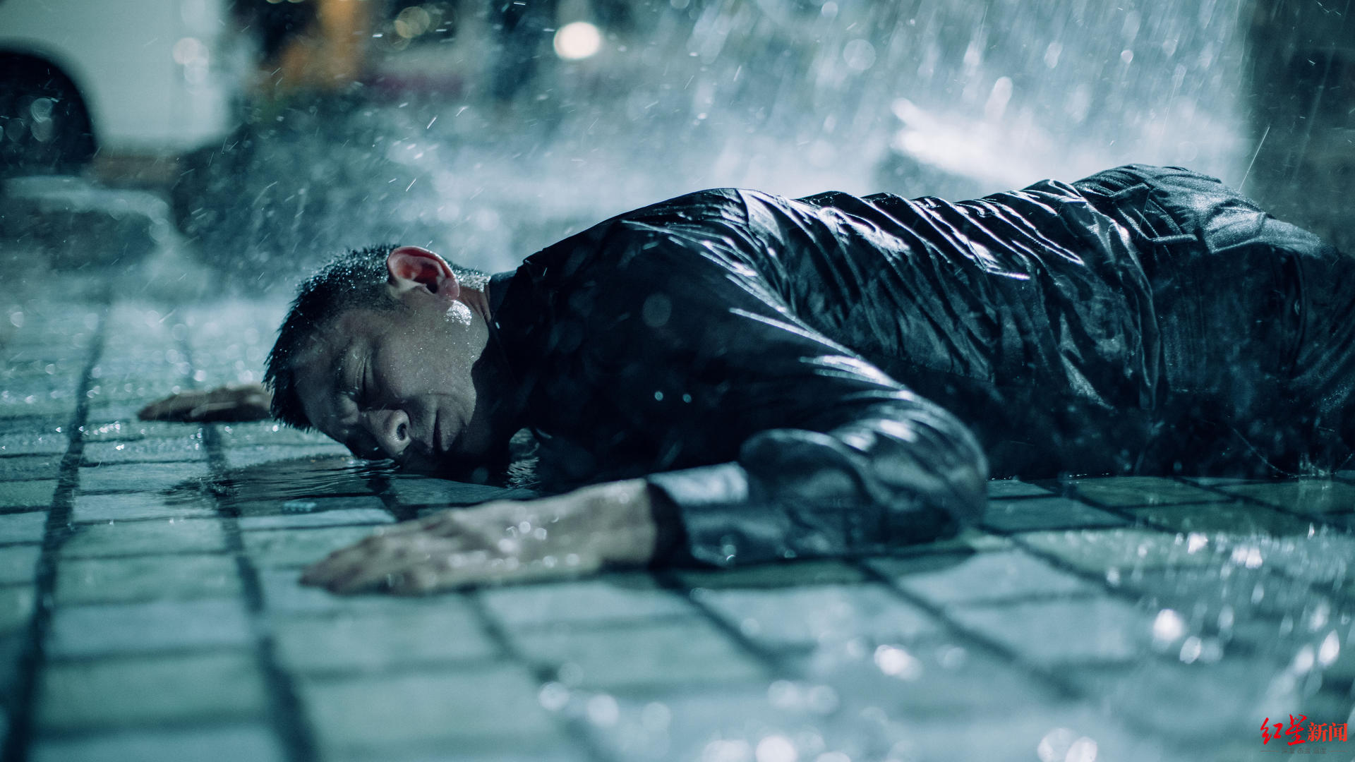 果然是刘德华！59岁了，跳车跳桥泡水里，全来真的