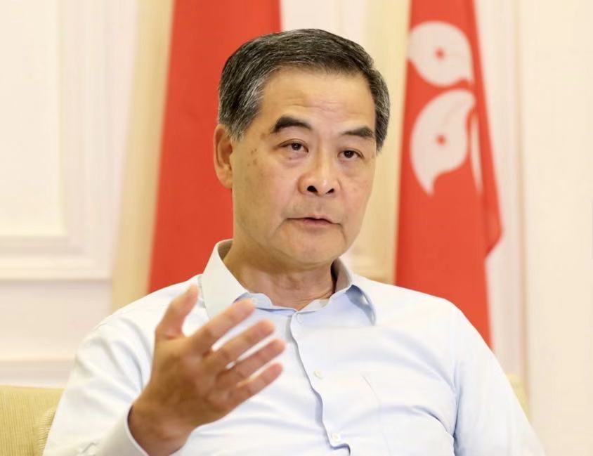 羅冠聰�搖尾�向英國乞求�庇護�，梁振英：笑話