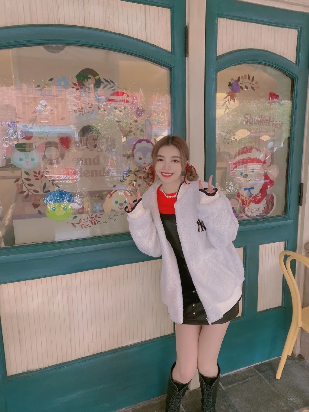 Practical Christmas modelling & takes a picture the guideline will find please