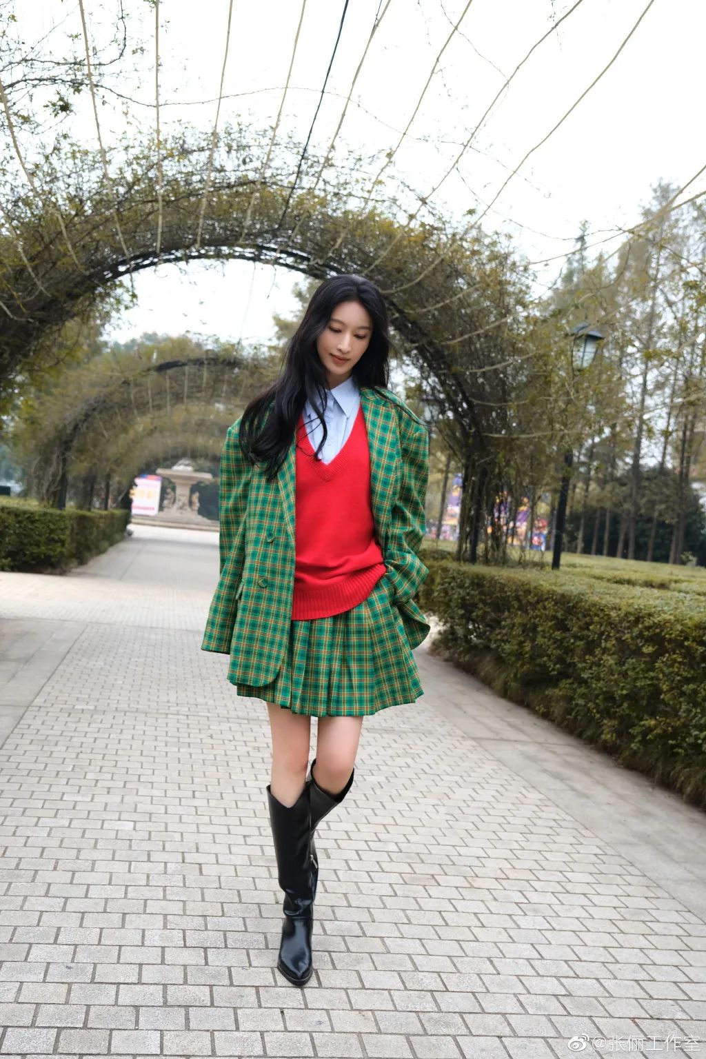 Practical Christmas modelling & takes a picture the guideline will find please