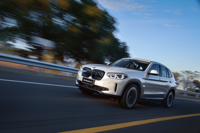 ʻȤ BMW iX3