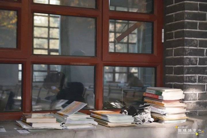 For Qu Yuan the student is cheered! Harships take an examination ofing grinds road, we are the people that pursue a dream