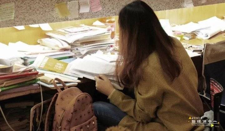 For Qu Yuan the student is cheered! Harships take an examination ofing grinds road, we are the people that pursue a dream