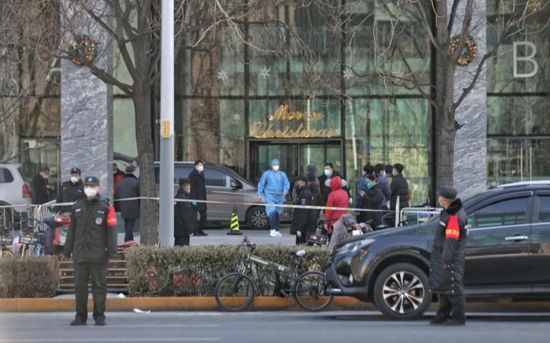 北京新增2例确诊，1人发热就医时拒绝留观，5名密接者感染