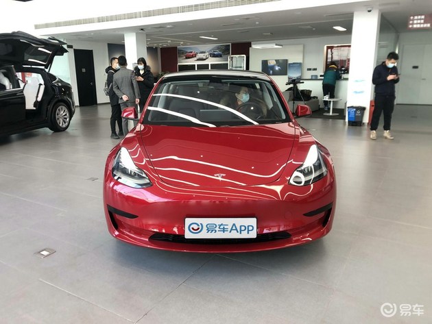 新款特斯拉Model 3实车首发 外观内饰全面升级