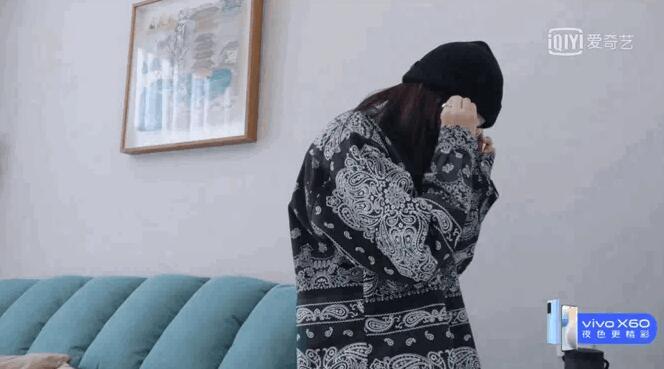 20岁欧阳娜娜胖到认不出，参加时尚节目不带衣服、没有礼貌被网友吐槽