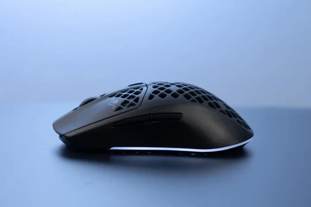 当下正流行,轻量化无线游戏鼠标代表作登场!赛睿Aerox 3 Wireless体验