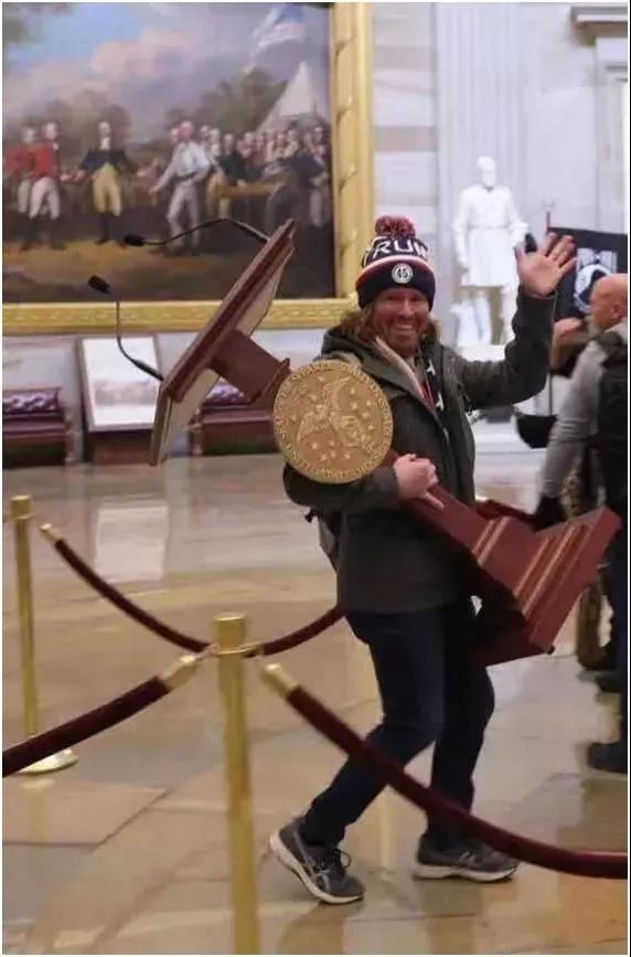 原來美國也知道這叫�無法無天�？