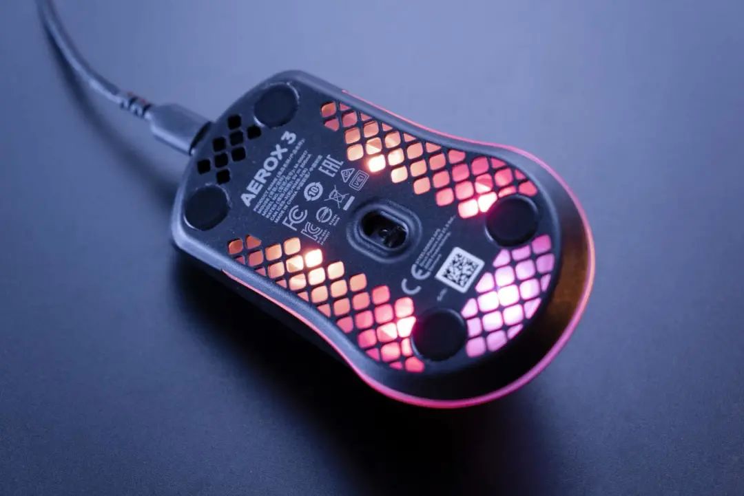 57克畅快射击体验!赛睿Aerox 3超轻游戏鼠标评测