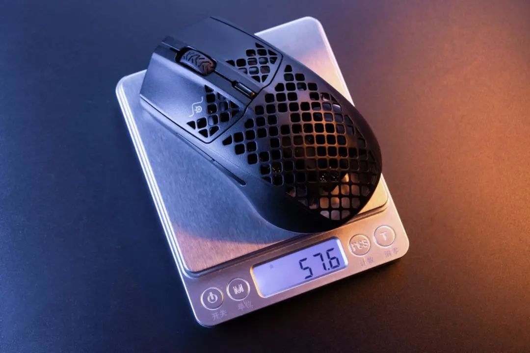 57克畅快射击体验!赛睿Aerox 3超轻游戏鼠标评测