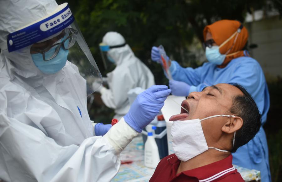 印尼总统佐科对全国直播接种中国新冠疫苗