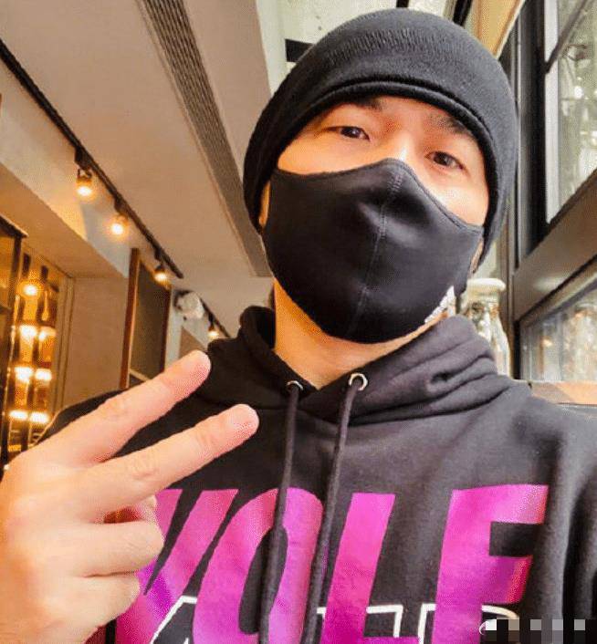 周杰伦发胖被嘲，疑似吃药导致，令人心疼