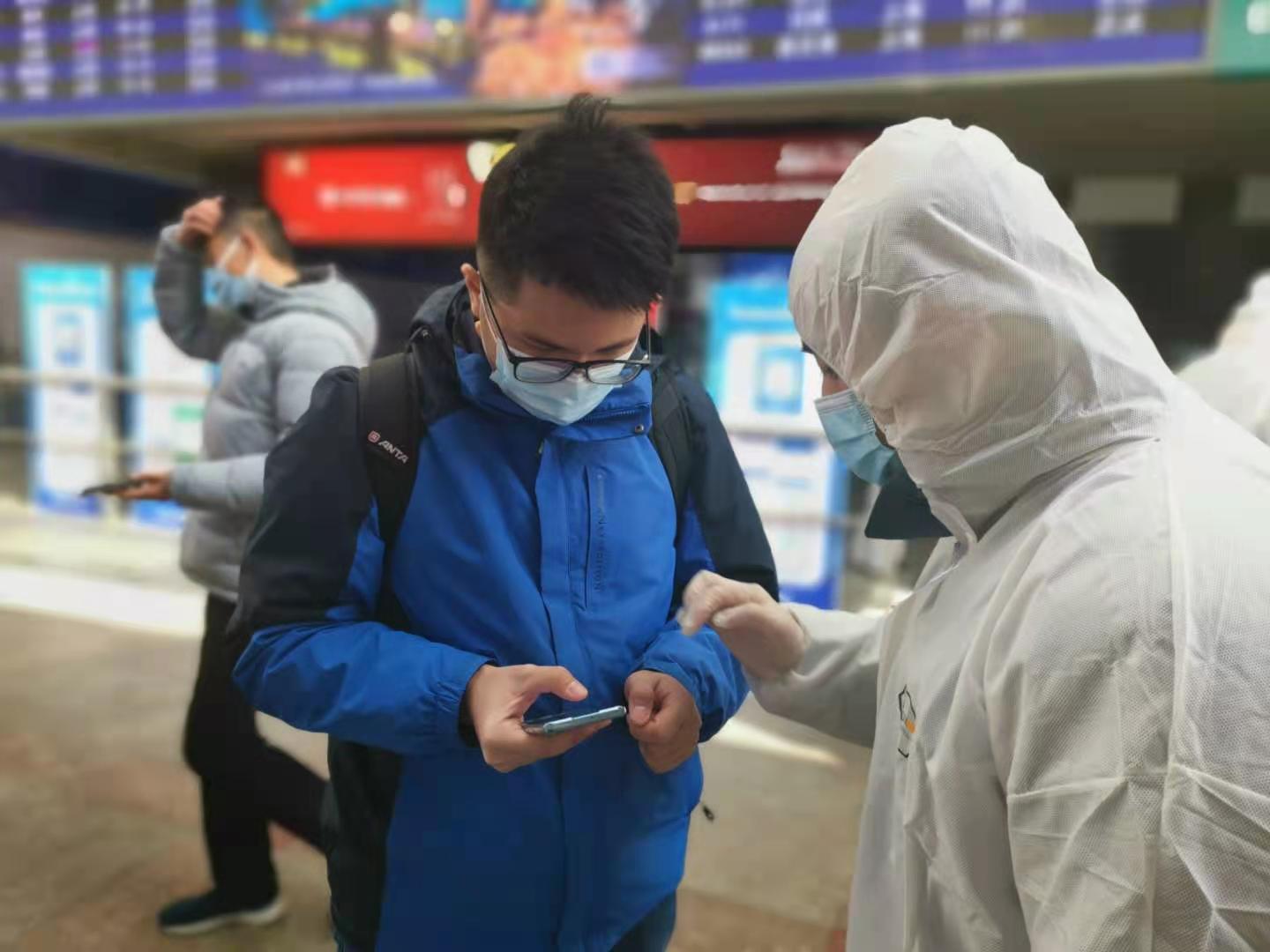 上海站地区升级疫情防控举措 来沪旅客出站必须出示健康码