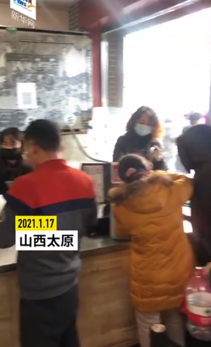 排队|山西人提桶排队打醋过腊八 网友：过了腊八就是年地方特色