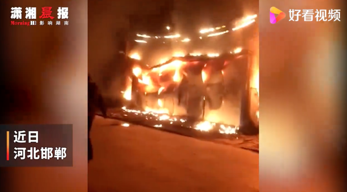 火海|大学生冲进火海救出93岁老人 当时没想太多救人是应该的