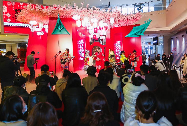 “灯如影 爱成双”重庆IFS打造摩登国风灯影艺术装置