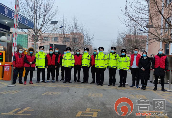 临沂市交警直属三大队五中队交警为枣园小学学子保驾护航