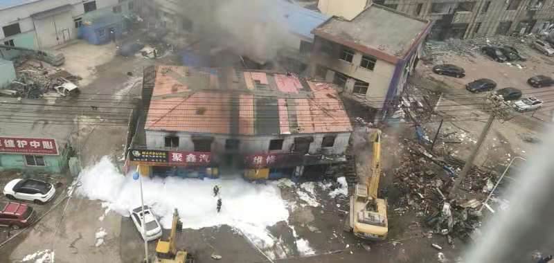 大连发生3死8伤爆炸事故：现场曾2次爆炸，附近汽修厂房屋垮塌