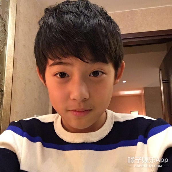 前国脚之子李嗣镕帅出圈，撞脸陈冠希郭富城，冲这颜值想看球了