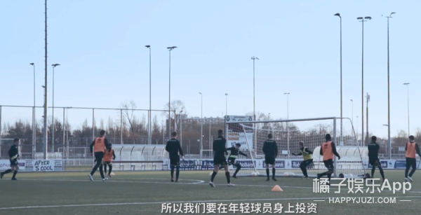 前国脚之子李嗣镕帅出圈，撞脸陈冠希郭富城，冲这颜值想看球了