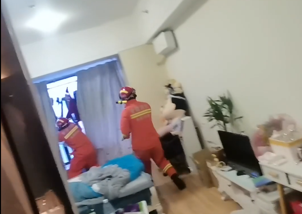 救下|女子轻生被救下后遭闺蜜打耳光 背后原因让人感动