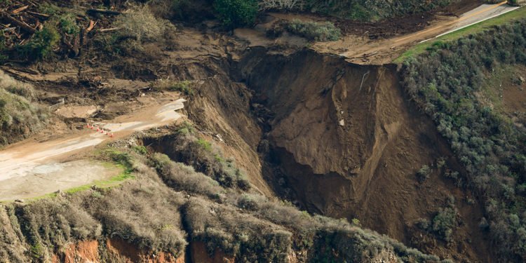 暴风雨|由于冬季暴风雨冲刷 被誉为“最美大道加州1号公路坠海