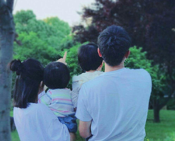 Xie Na writes small composition to be celebrated for twin daughter unripe, ceng Zaixin every Guan Xuan is pregnant again