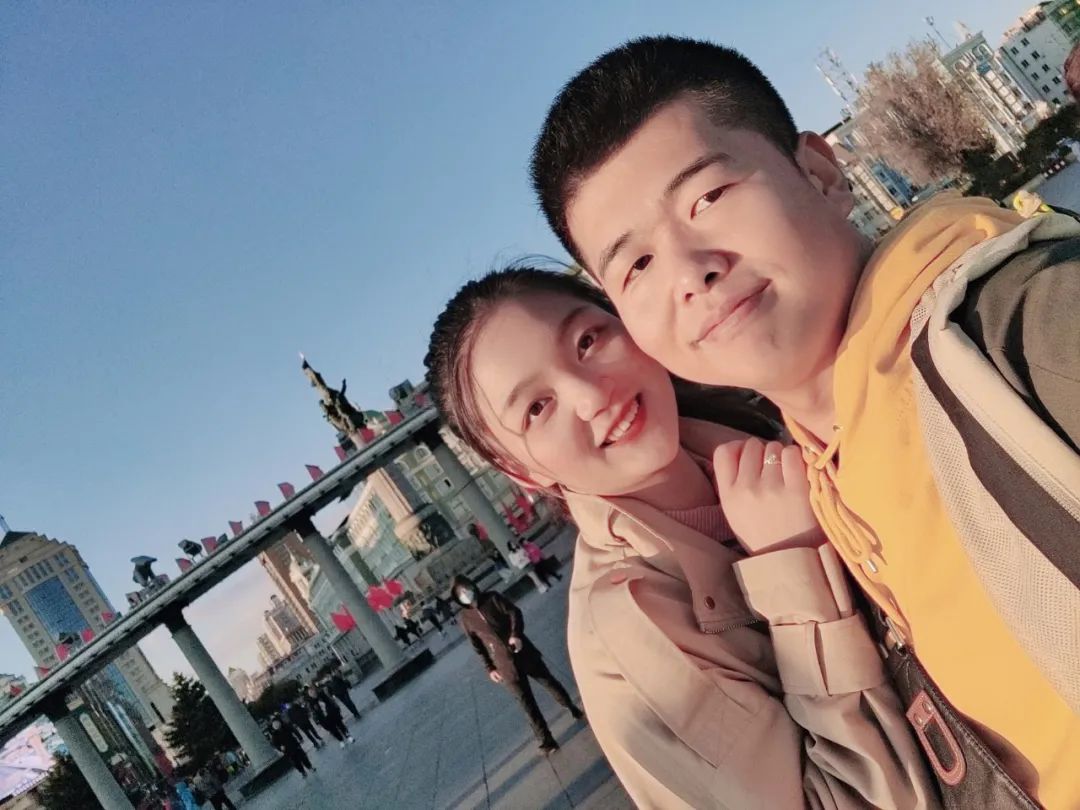 大婚当天新郎不在，新娘自驾去了婆家，自己完成了婚礼