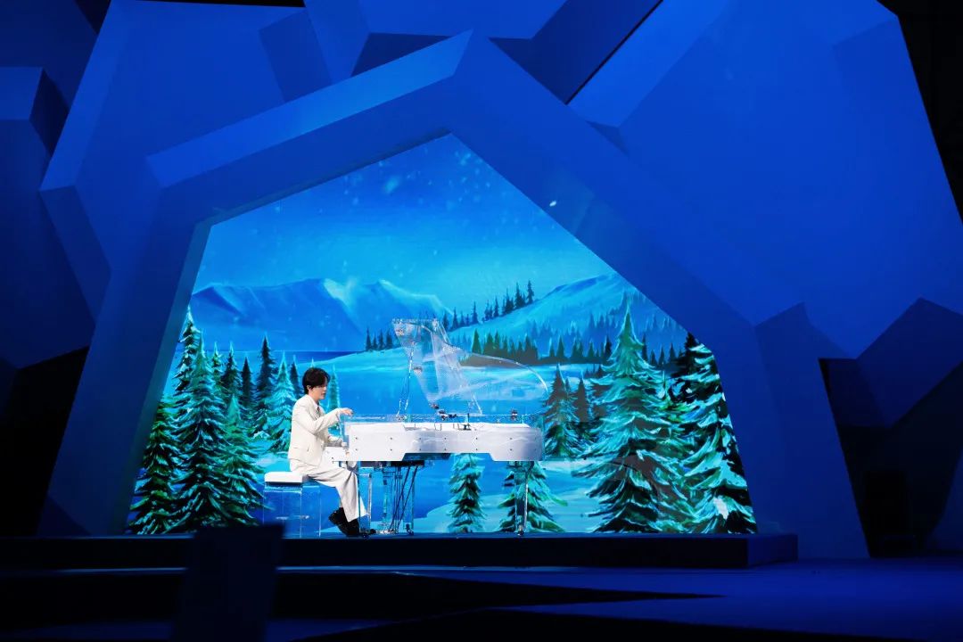 李云迪水晶钢琴演奏国风版《高山流水》，宛如冰雪王子